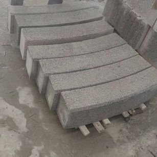 潍坊芝麻白弧形路牙石