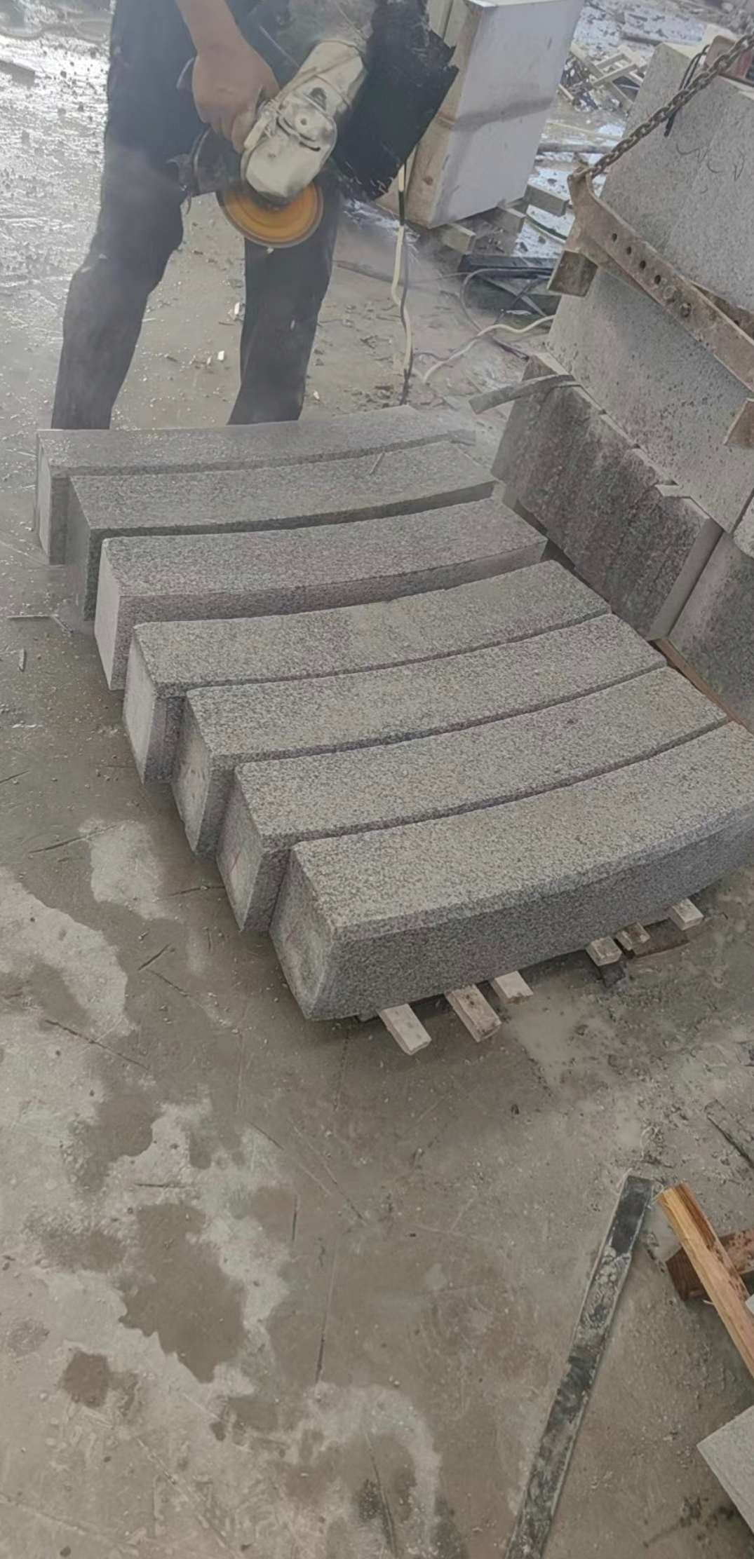 潍坊芝麻白弧形路牙石