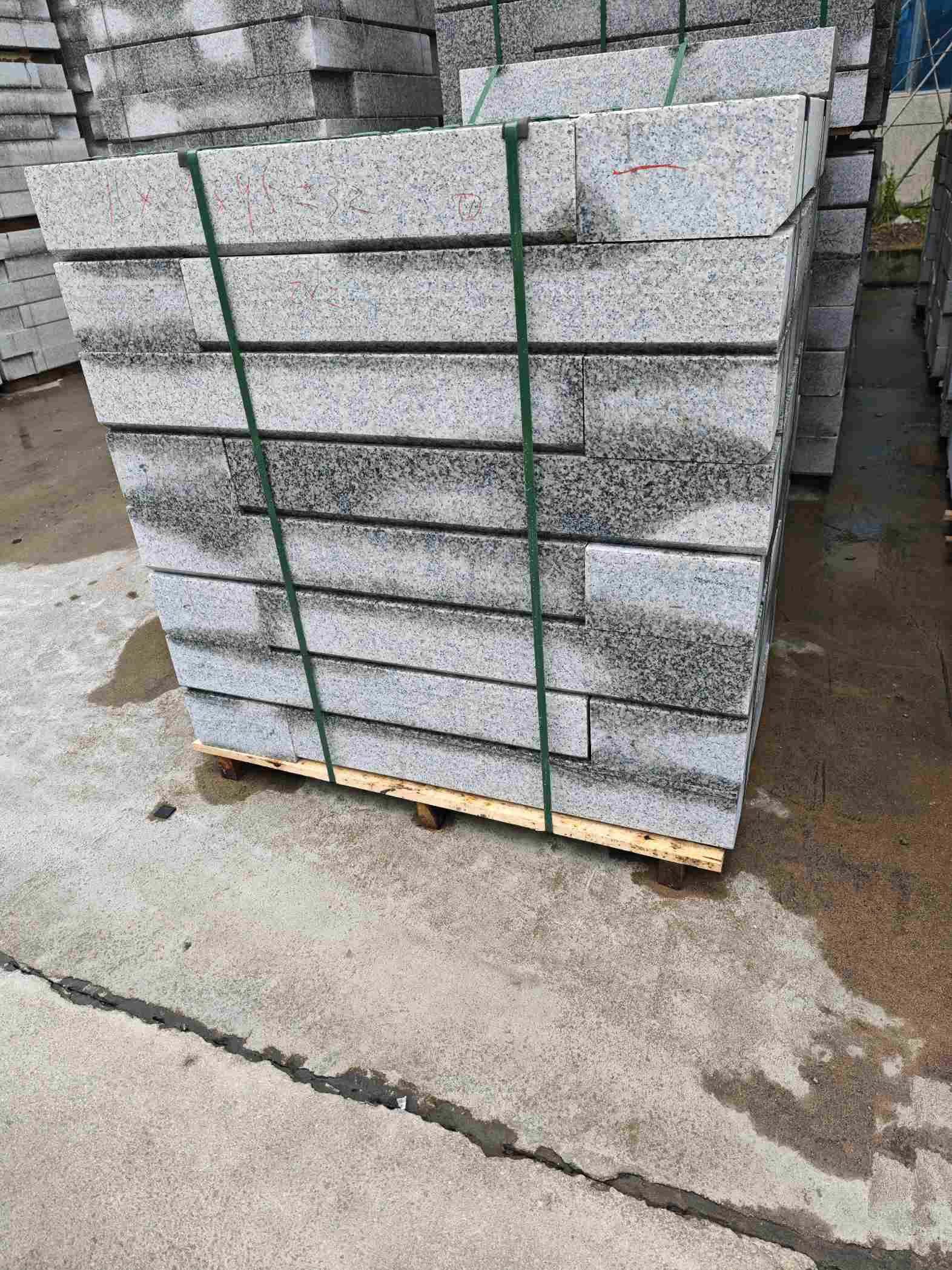 潍坊芙蓉白路牙石，马路牙子