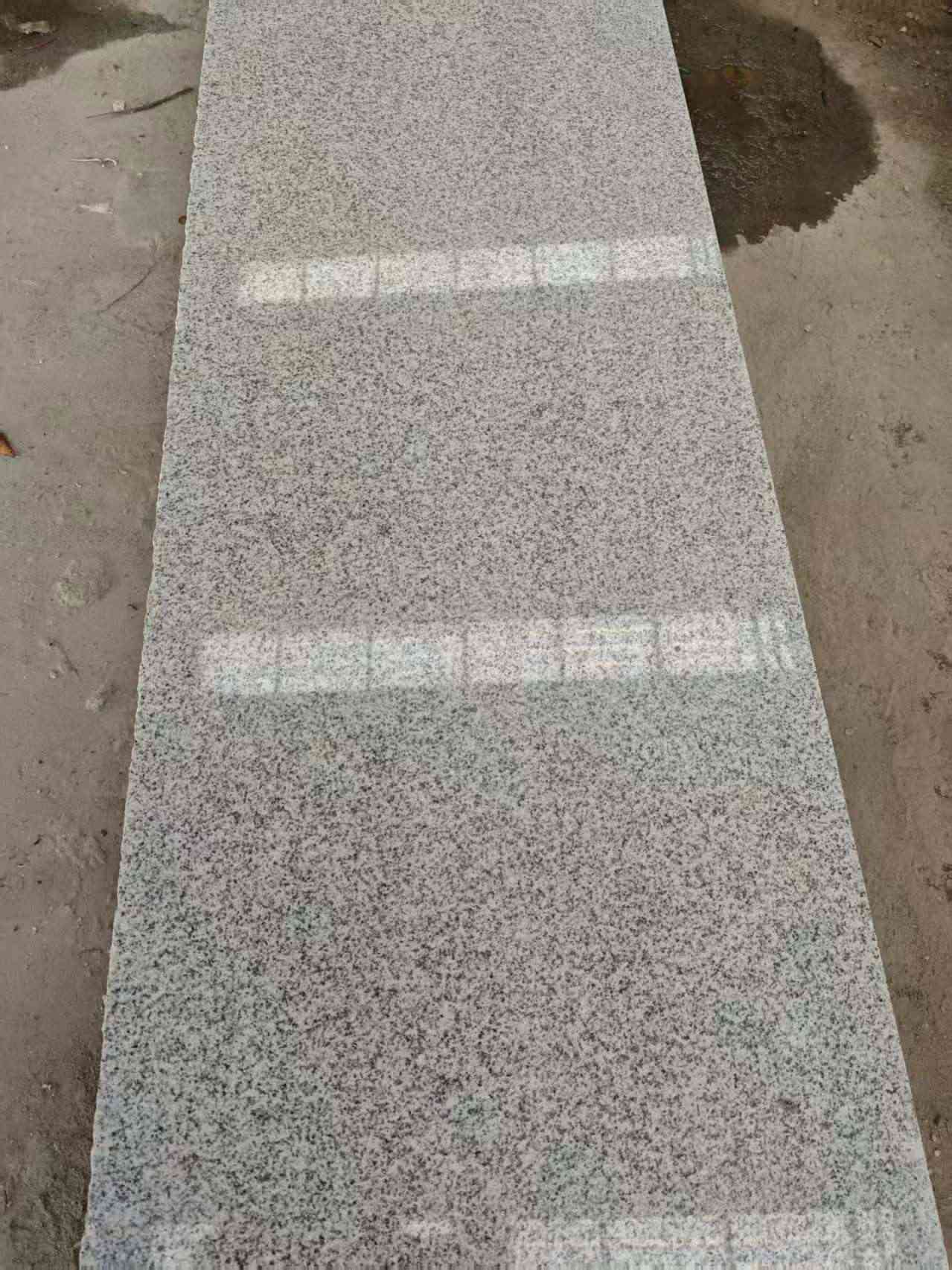 潍坊芝麻白光面毛板